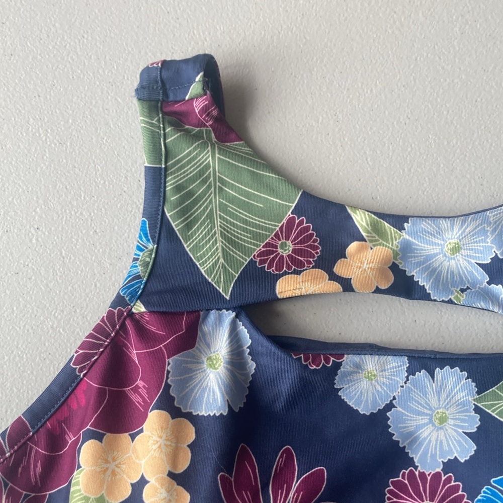 So top sporty floral cutout sleeveless top w lined shelf bra casual S jr - Picture 4 of 13